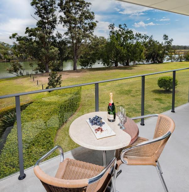 Macquarie 4 Star Motel Warners Bay Exterior photo