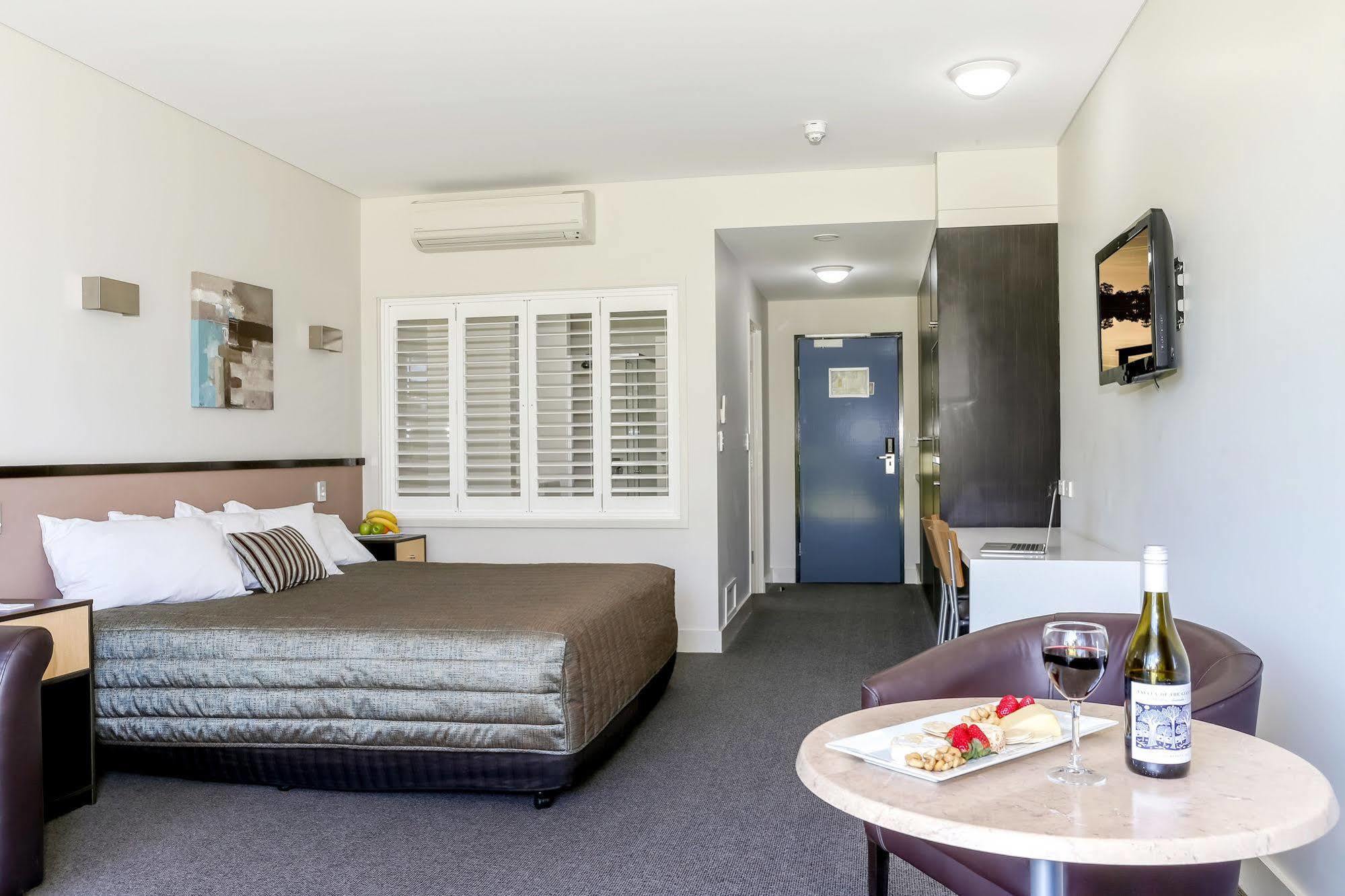 Macquarie 4 Star Motel Warners Bay Exterior photo